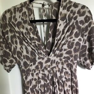 Leopard print dress with key hole back